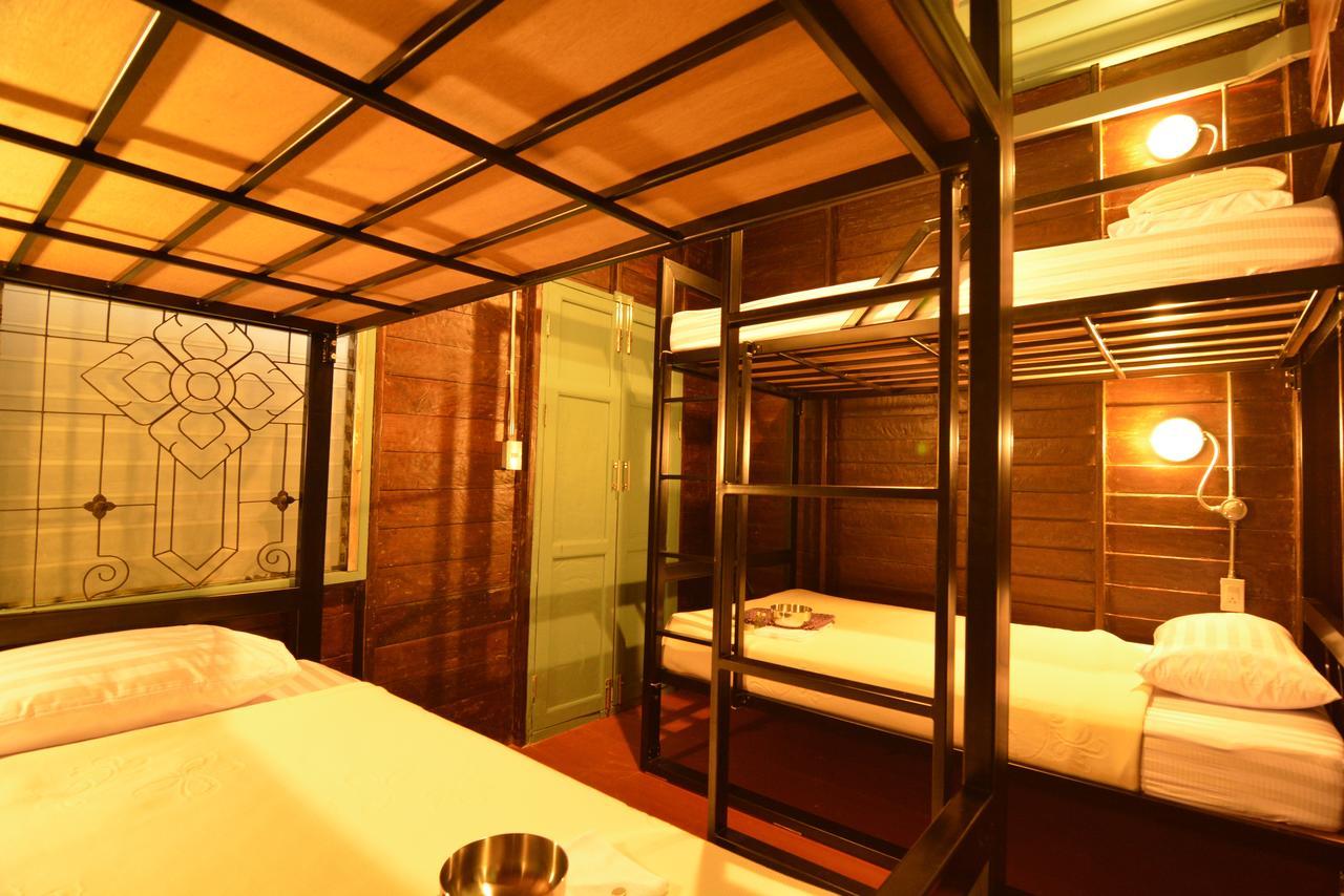 La Moon Hostel Банкок Екстериор снимка