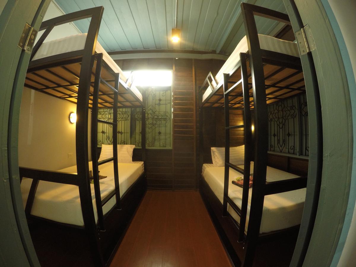 La Moon Hostel Банкок Екстериор снимка