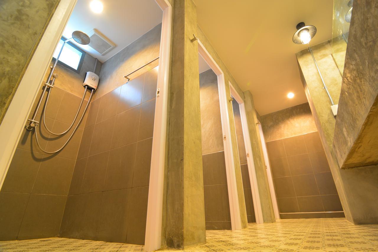 La Moon Hostel Банкок Екстериор снимка