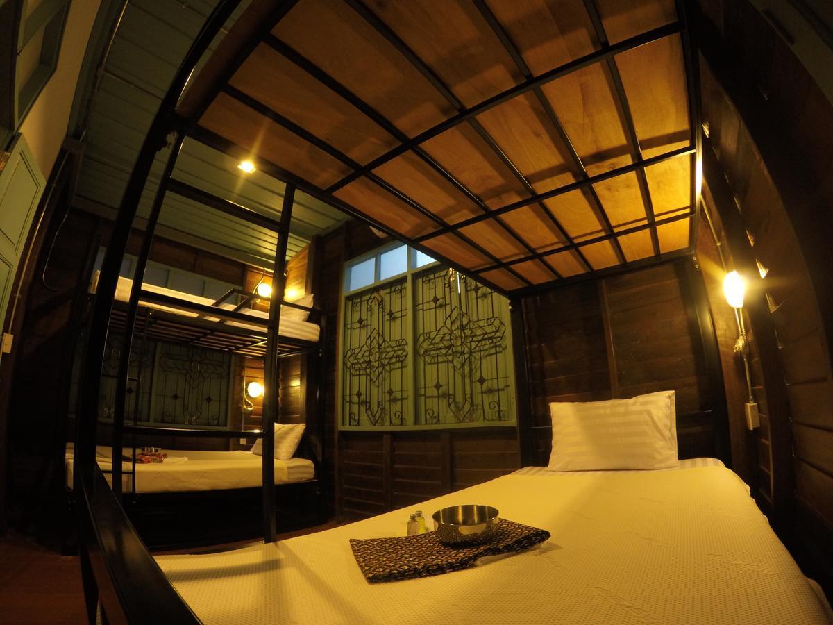 La Moon Hostel Банкок Екстериор снимка