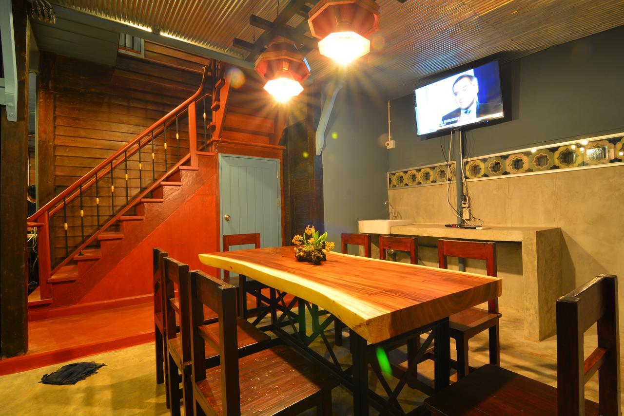 La Moon Hostel Банкок Екстериор снимка