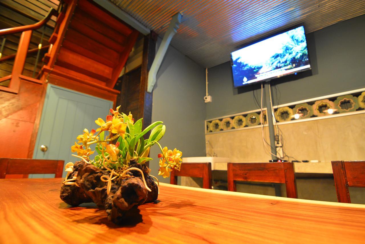 La Moon Hostel Банкок Екстериор снимка