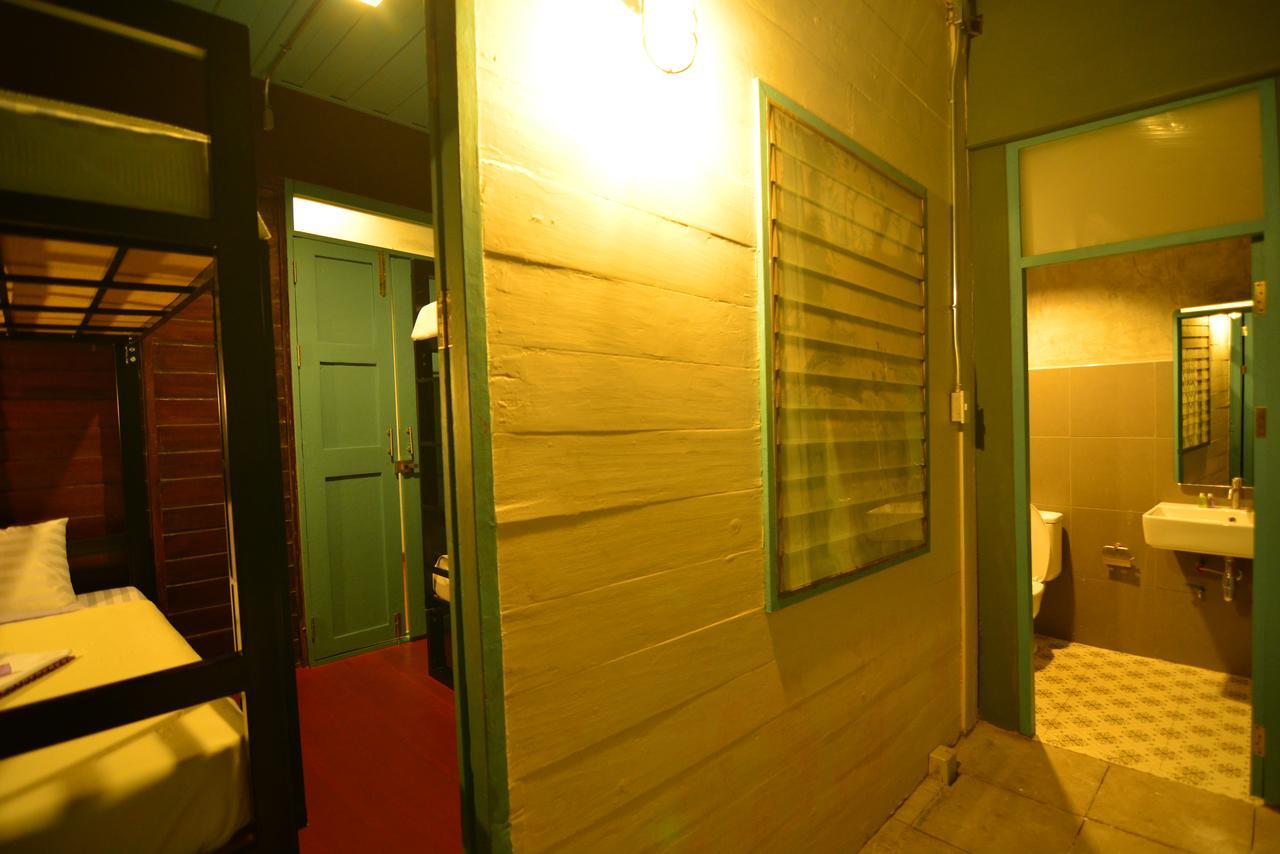 La Moon Hostel Банкок Екстериор снимка