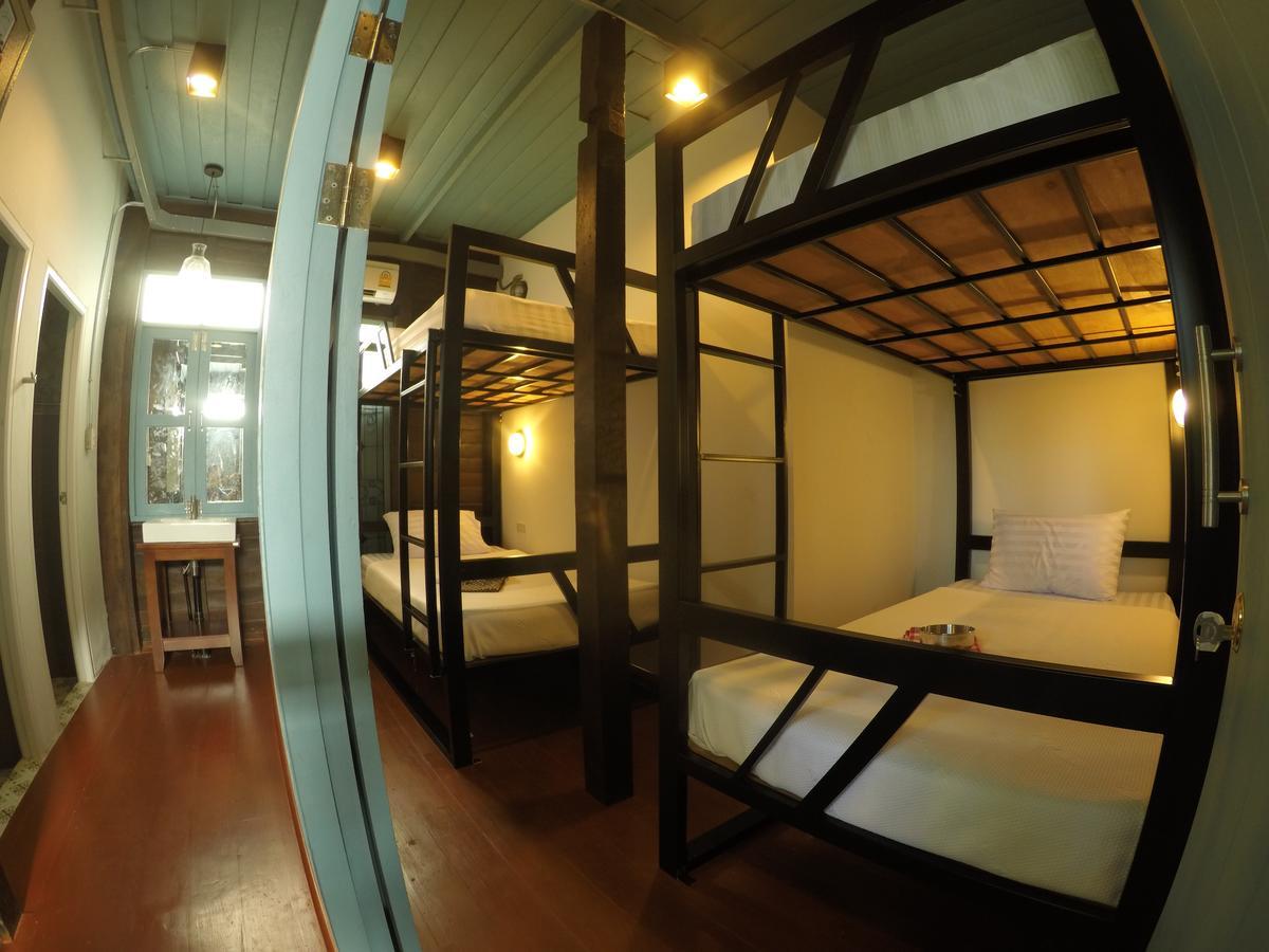La Moon Hostel Банкок Екстериор снимка