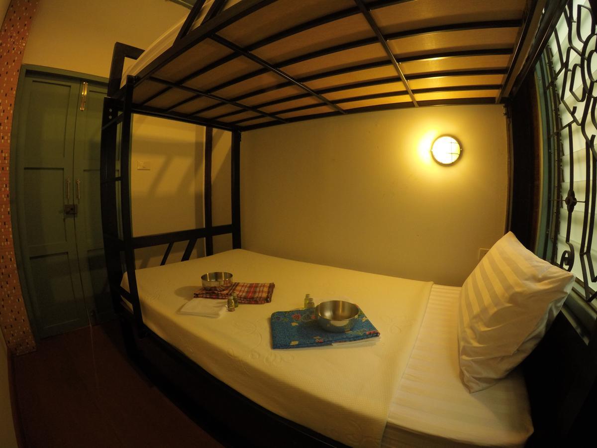 La Moon Hostel Банкок Екстериор снимка